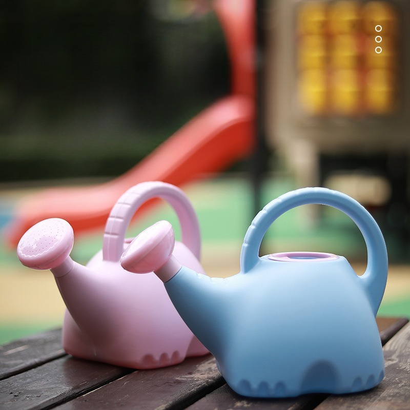 Gardening Tools Cartoon - Regador engrossado dos desenhos animados para